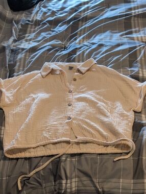 SHEIN Beige Short Sleeve Button Front Top